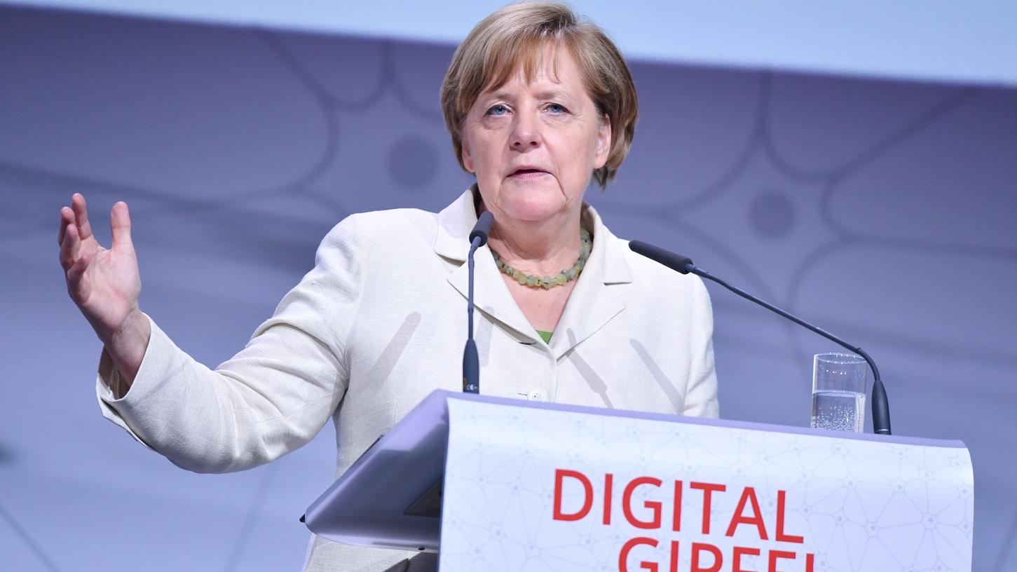 Bundeskanzlerin Angela Merkel spricht beim Digital-Gipfel der Bundesregierung 2017. Am 03.Dezember 2018 beginnt der diesjährige Digital-Gipfel in Nürnberg.