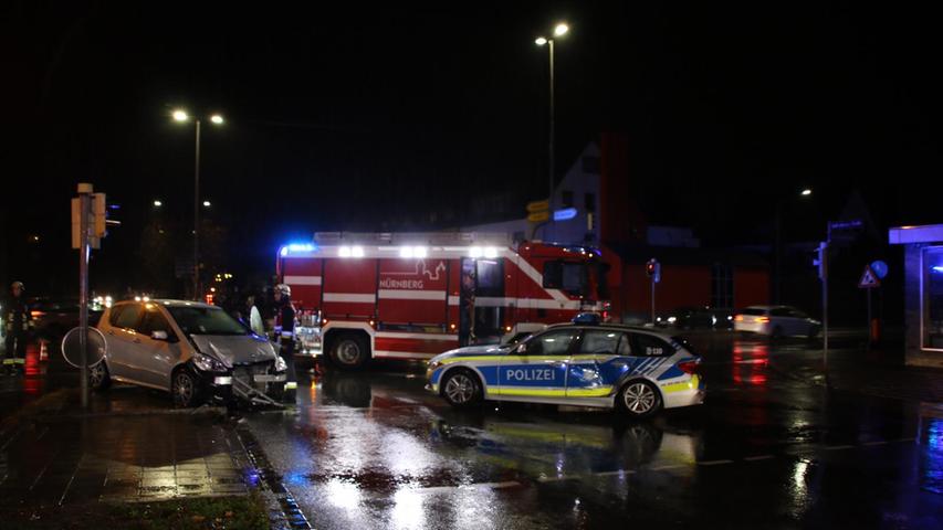 Sündersbühl: Mercedes kollidiert mit Streifenwagen