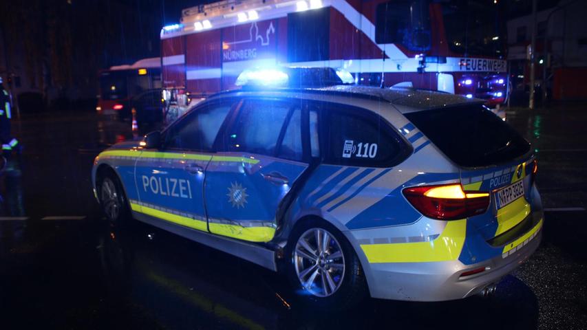Sündersbühl: Mercedes kollidiert mit Streifenwagen