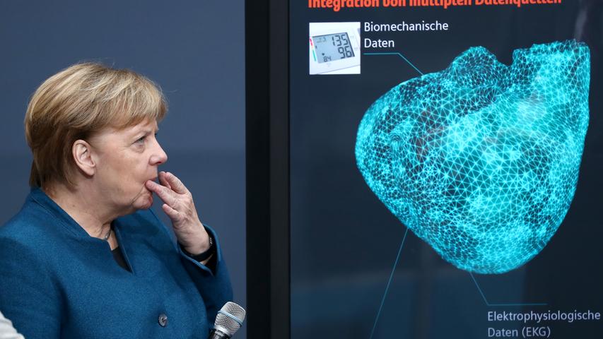 Merkel in Nürnberg: Bilder vom Digital-Gipfel 2018