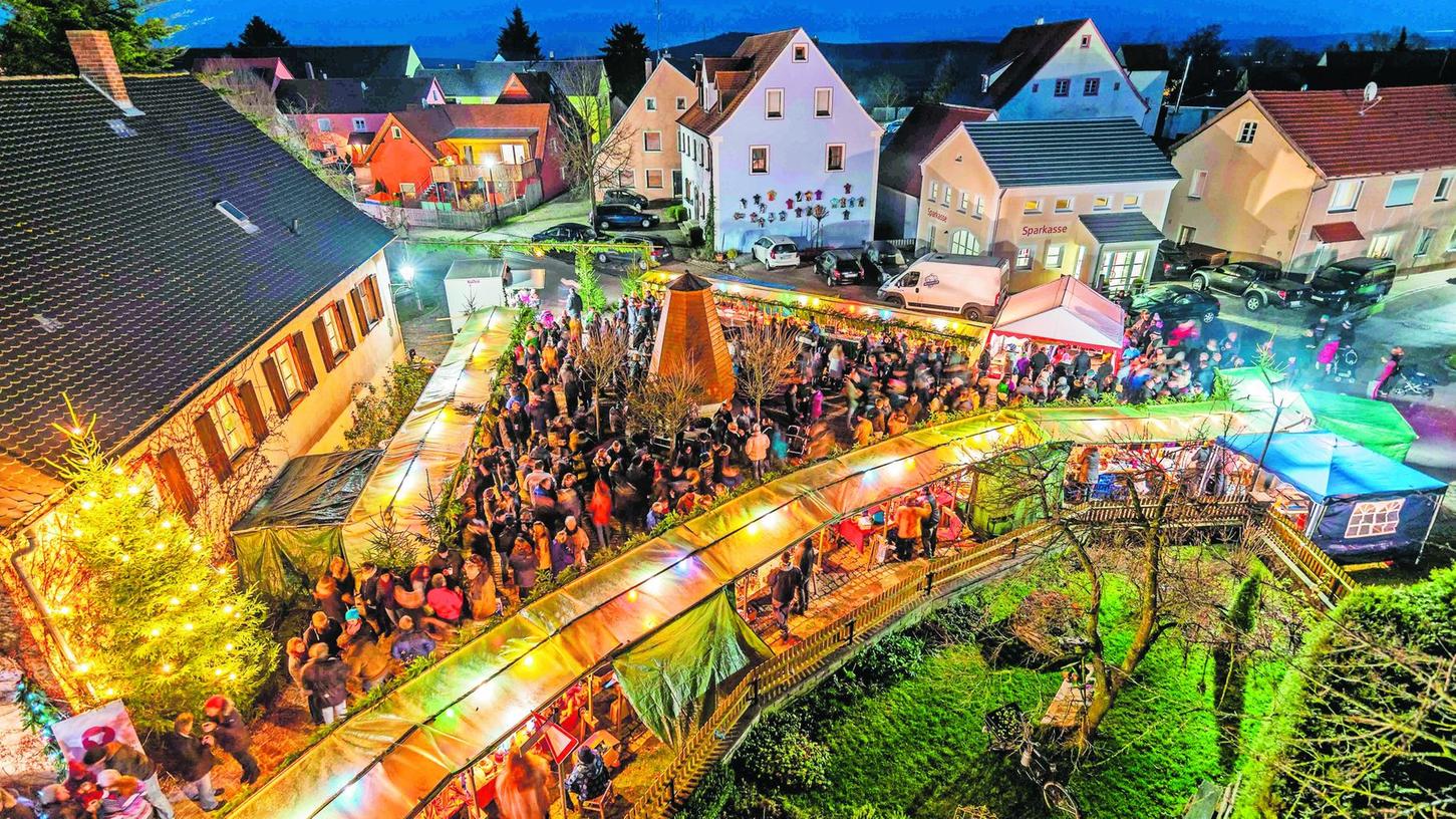 Der Weihnachtsmarkt in Berolzheim gilt als besonders stimmungsvoll. Unser Archivofoto unterstreicht das.