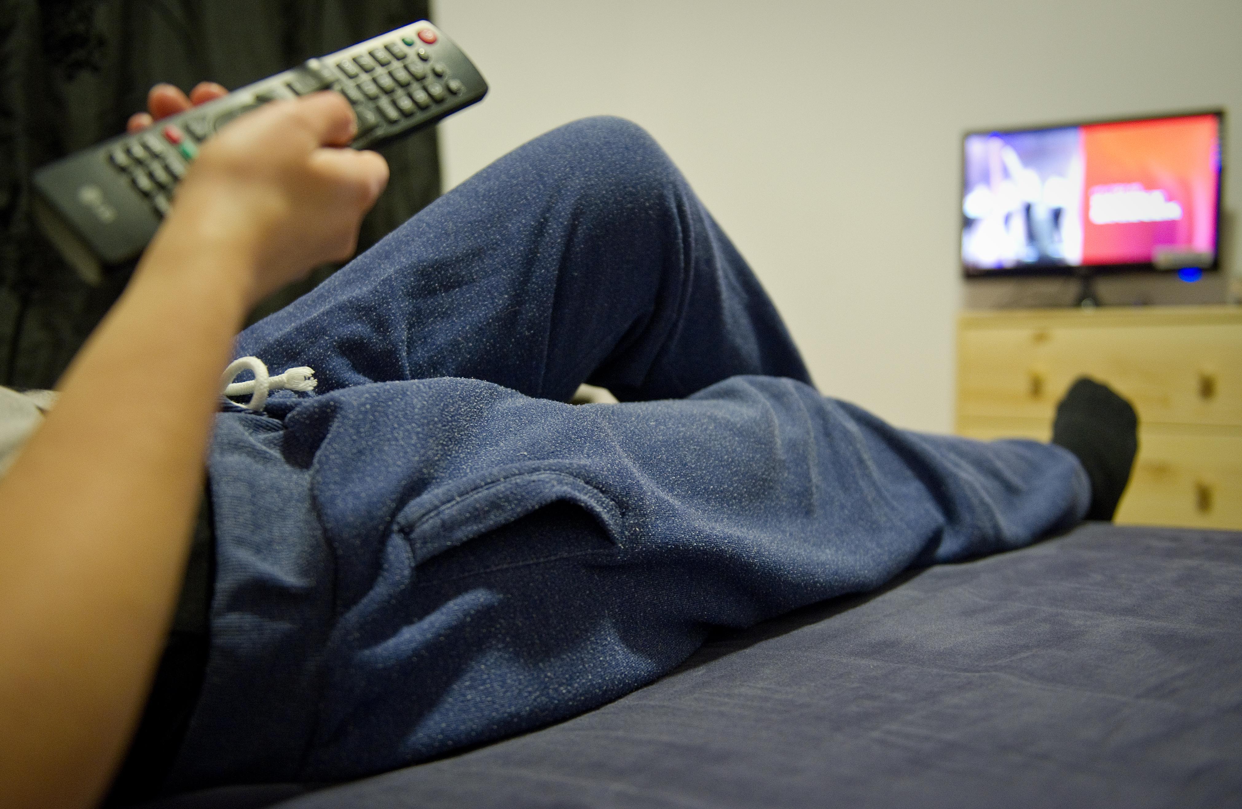 Zum Beispiel für einen Serienmarathon auf der Couch eignet sich ein verregneter Tag hervorragend. Die neuesten Filme und Serien im Dezember können ganz ohne schlechtes Gewissen angeschaut werden.