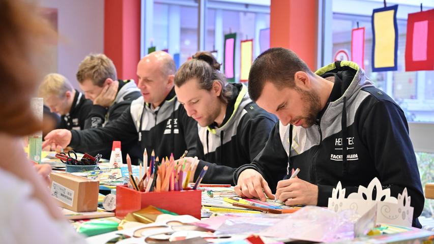 Basteln mit dem HC Erlangen: Handballer im Kinderkrankenhaus