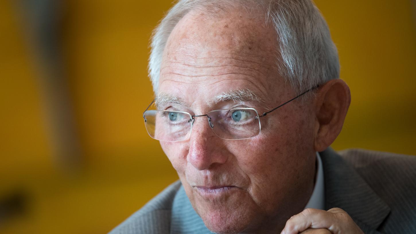 Die Entscheidung über den CDU-Vorsitz steht kurz bevor. Nun meldet sich auch Bundestagspräsident Wolfgang Schäuble zu Wort.