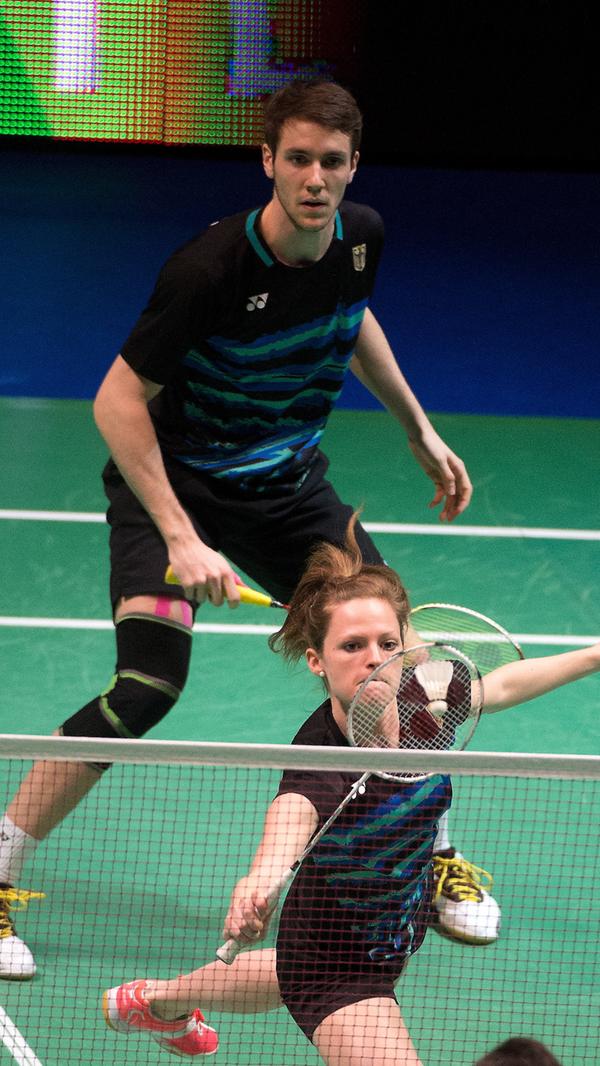 Isabel Herttrich (26 Jahre): Rechtshänderin, Heimatort Hersbruck, BWF Weltrangliste: Frauen-Doppel (mit Carla Nelte) Rang 44, Frauen-Doppel (mit Linda Efler) Rang 64, (mit Olga Konon) Rang 377, (mit Lara Kaepplein) Rang 1042); Mixed-Doppel (mit Mark Lamsfuß, auch hier im Bild) Rang 18...