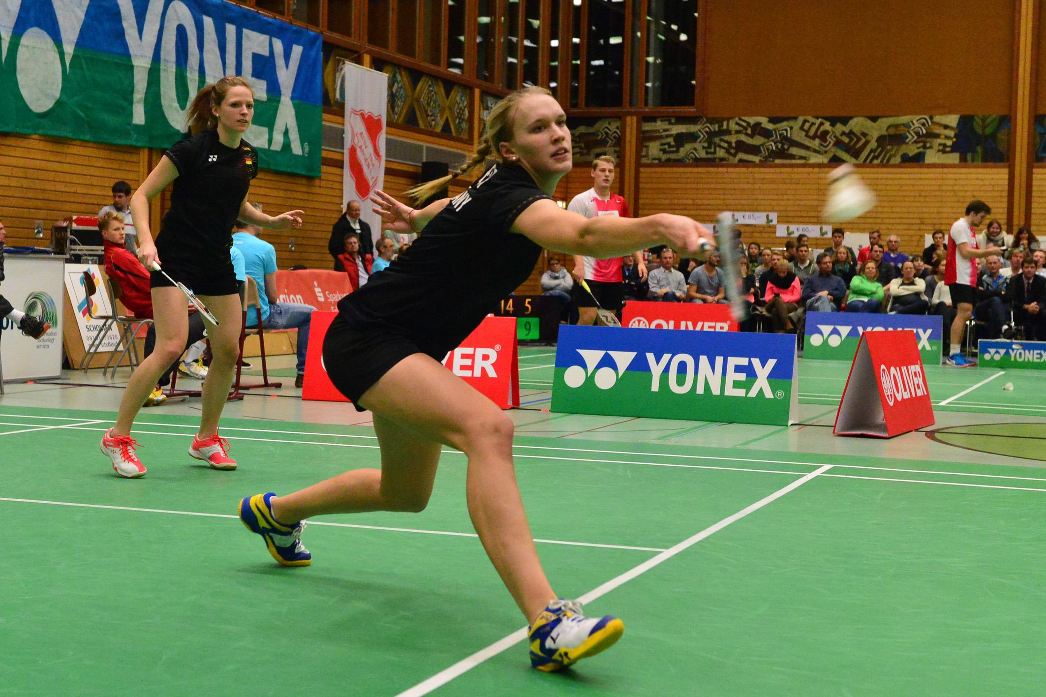 Linda Efler (23 Jahre): Rechtshänderin, Heimatort Emsdetten (NRW), BWF Weltrangliste: Frauen-Doppel (mit Isabel Herttrich, auch hier im Bild) Rang 64, Frauen-Doppel (mit Olga Konon) Rang 138, (mit Eva Janssens) Rang 137; Mixed-Doppel (mit Marvin Seidel) Rang 24...