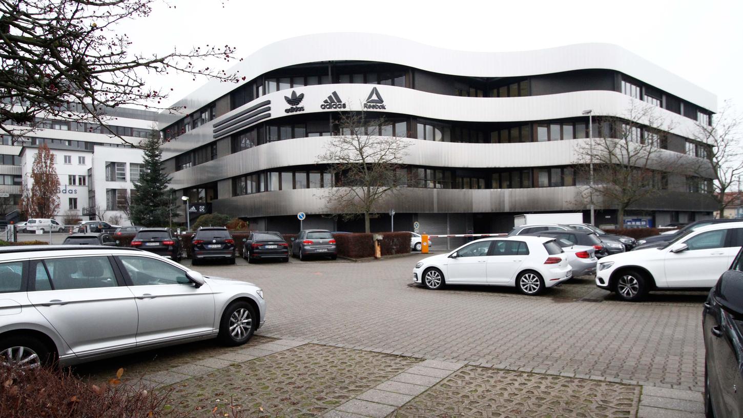 Der Kfz-Zulieferer Schaeffler treibt die Umgestaltung seines Stammsitzes voran und erschafft im Adidas-Gebäude rund 1000 Büroarbeitsplätze.