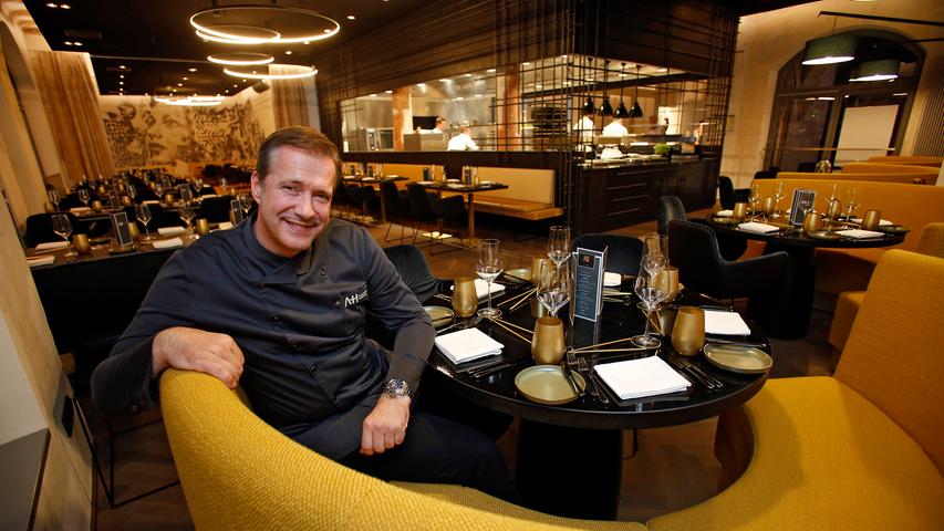 Der Sternekoch Alexander Herrrmann hat Restaurants in Nürnberg und Wirsberg. Er ist Jurymitglied und Coach der Fernsehsendung "The Taste" (Sat.1).
