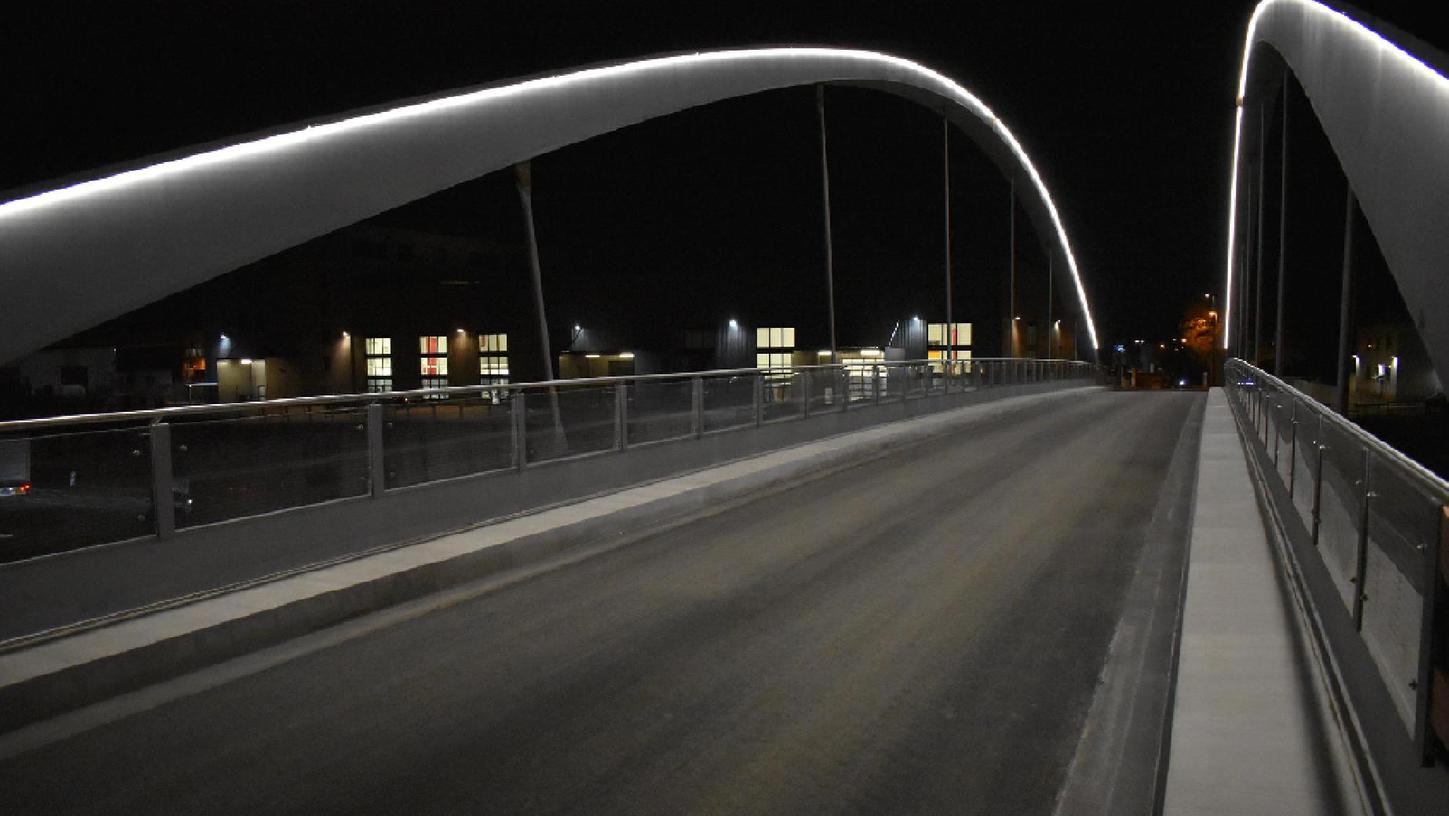 Futuristisch und sicher: Die Brücke über die A3 bei Erlangen