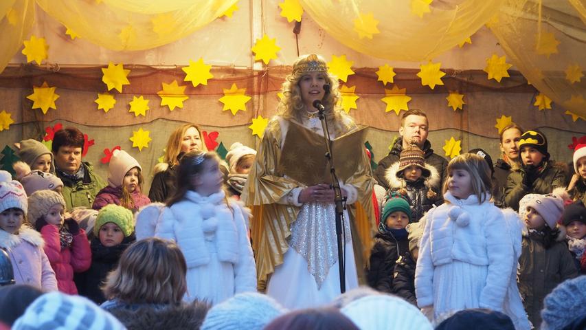 Christkind Isabell eröffnet die Treuchtlinger Schlossweihnacht 2018