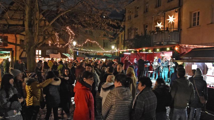 Wundertüte Waagplatz: Eröffnung der Altstadtweihnacht in Fürth