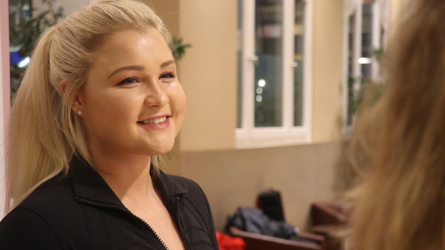 Fitness-Star Sophia Thiel bei der Vorstellung ihres neuen Buches im Jahr 2018 in Nürnberg. Fitness-Star Sophia Thiel bei der Vorstellung ihres neuen Buches im Jahr 2018 in Nürnberg.
