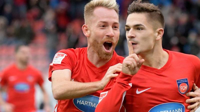 Nikola Dovedan (rechts) verlässt den 1. FC Heidenheim um Marc Schnatterer und wechselt zum FCN.