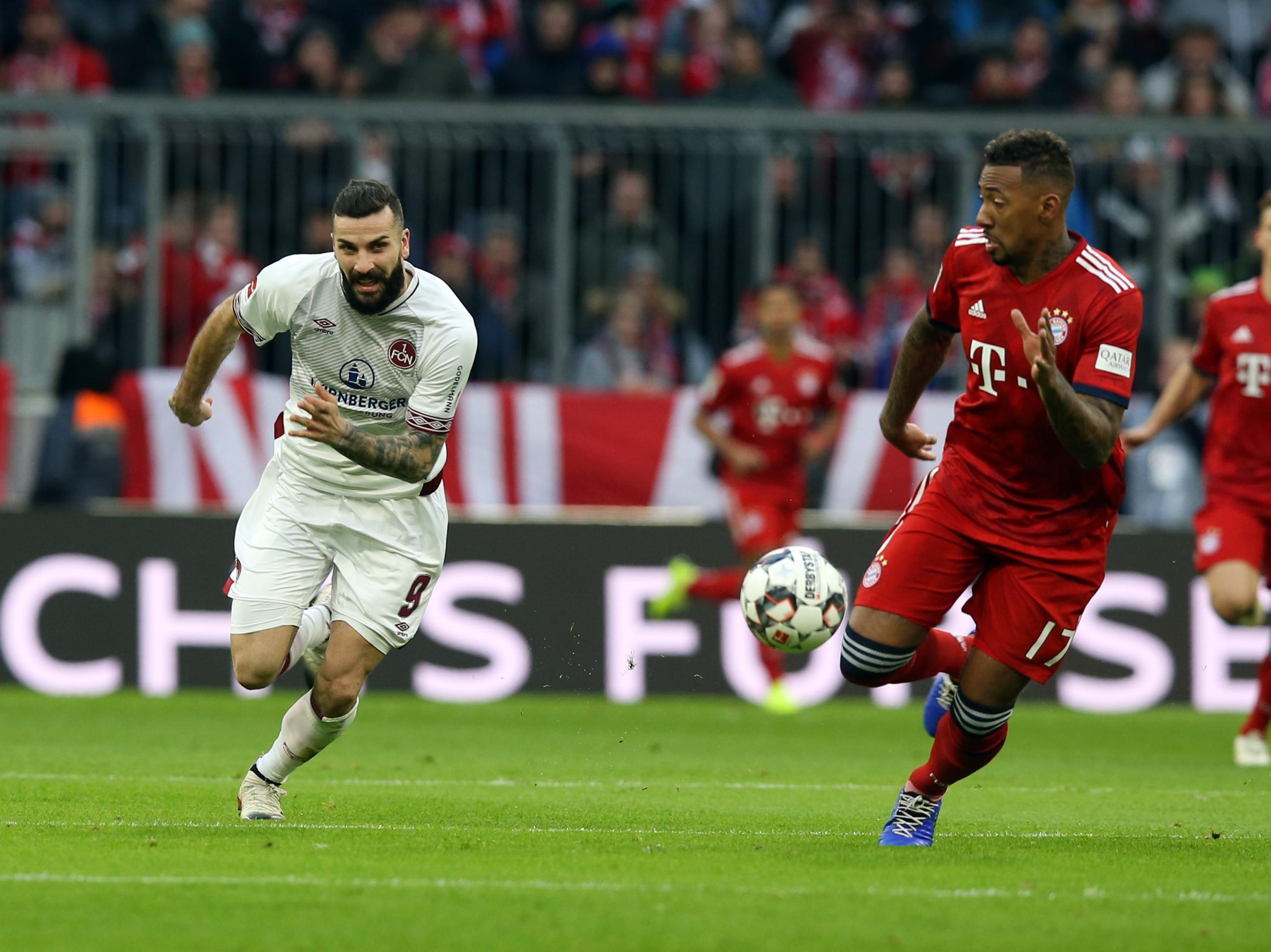 "Club chancenlos: Der FCN kriegt in München auf die Mütze" lautete derweil die Überschrift zum vorletzten Club-Bayern-Clinch in München. 0:3 hieß es damals aus Sicht von Nürnbergern, die beim deutschen Branchenprimus zwar zurecht verloren hatten, aber nicht wie kurz zuvor in Dortmund (0:7) oder Leipzig (0:6) allzu deutlich unter die Räder gekommen waren.