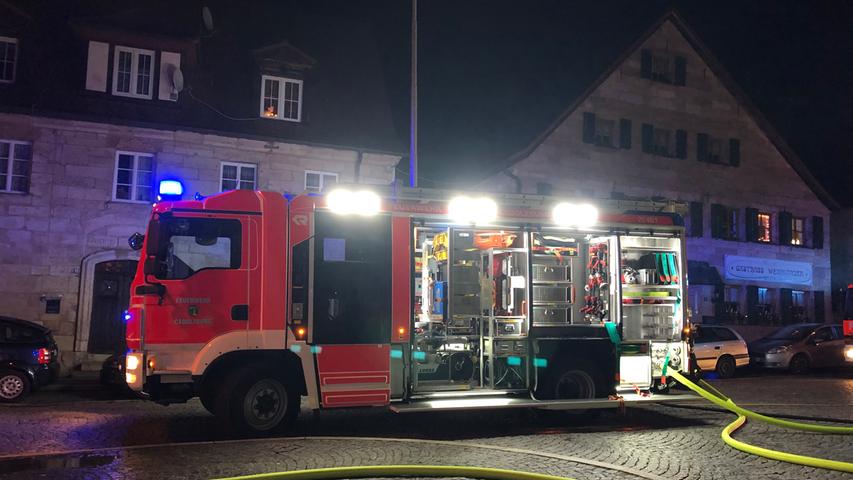 Zwei Verletzte nach Brand auf dem Cadolzburger Marktplatz