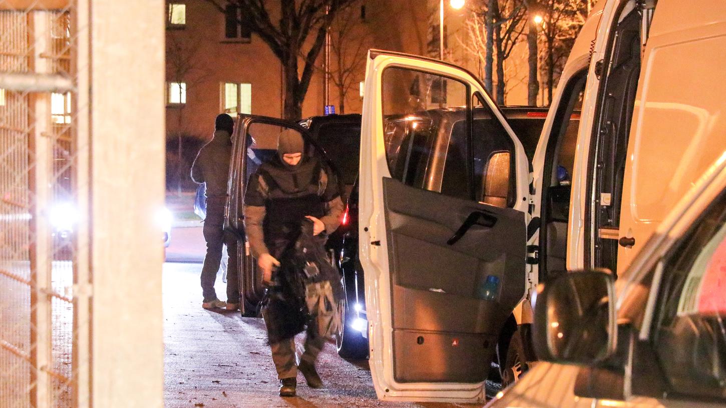 Ein massives Polizeiaufgebot war am Bamberger Ankerzentrum im Einsatz.