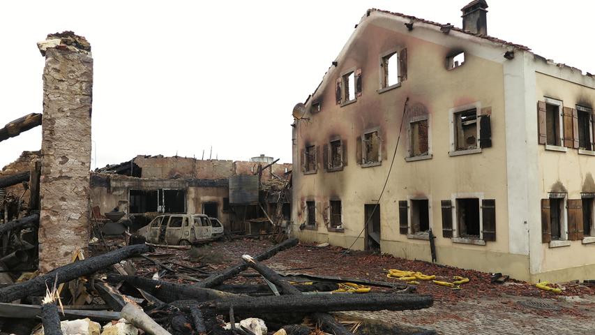 Großbrand bei Rehlingen: Nur die Ruinen des Lohhofs stehen noch