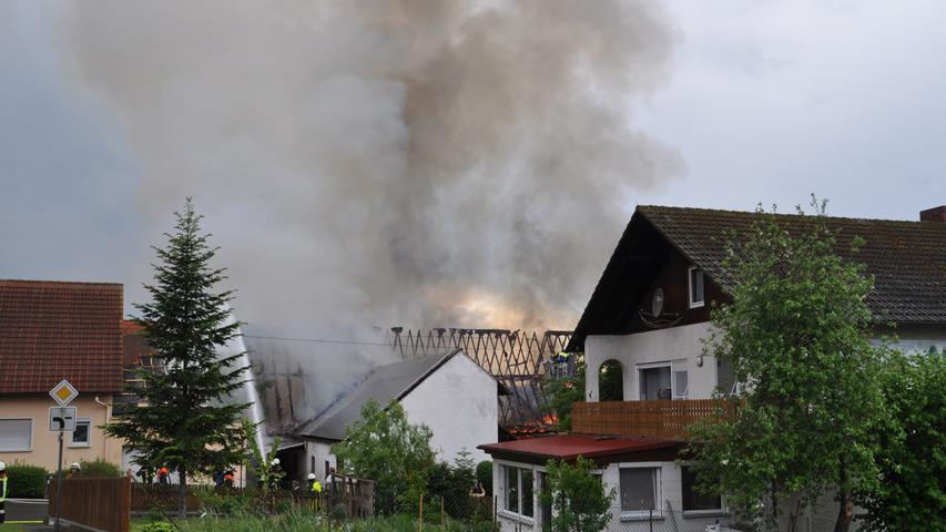 Mitte Mai schlug der Blitz in eine Scheune in Weidendorf ein, das Nebengebäude wurde in Mitleidenschaft gezogen. Schadenshöhe: rund 70.000 Euro.