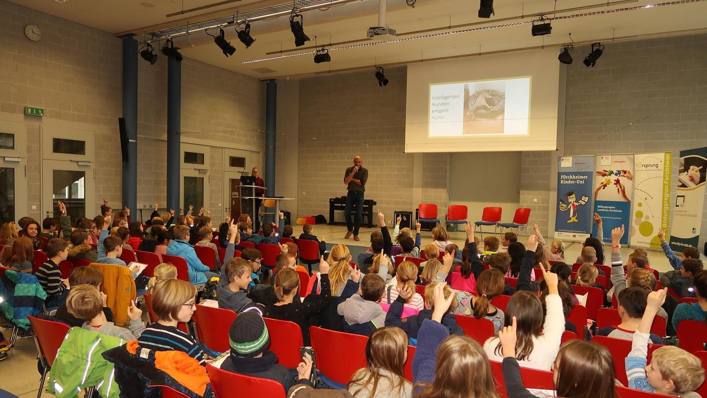 Mehr als 100 kleine Zuhörer an Forchheims Kinder-Uni