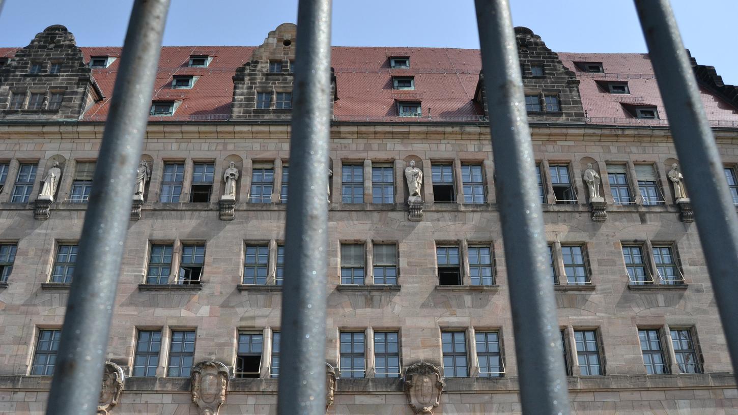 Kneipenschlägerei in Nürnberg: Rocker sollen Gast fast totgeprügelt haben Kneipenschlägerei in Nürnberg: Rocker sollen Gast fast totgeprügelt haben