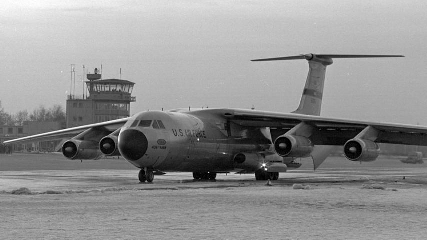 Auf dem Rollfeld des Nürnberger Flughafens landeten und starteten am 20. und 21.Januar 1969 pausenlos Transportflugzeuge der U.S. Air Force. Die Maschinen kamen aus dem Bundesstaat Kansas.
