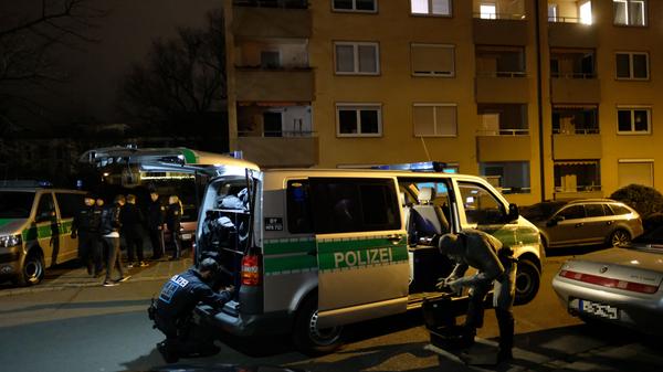 Die Angriffe wurden laut Polizei von einem Täter verübt.