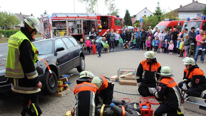 Ein Tag der offenen Tür bei der Feuerwehr in Weisendorf.
