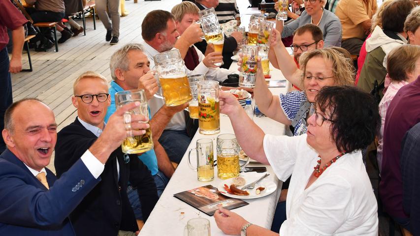 Tradition: Der Kerwas-Frühschoppen in Weisendorf, zu dem sich Ende August die Kommunal- Landes- und Bundespolitiker sehen lassen.