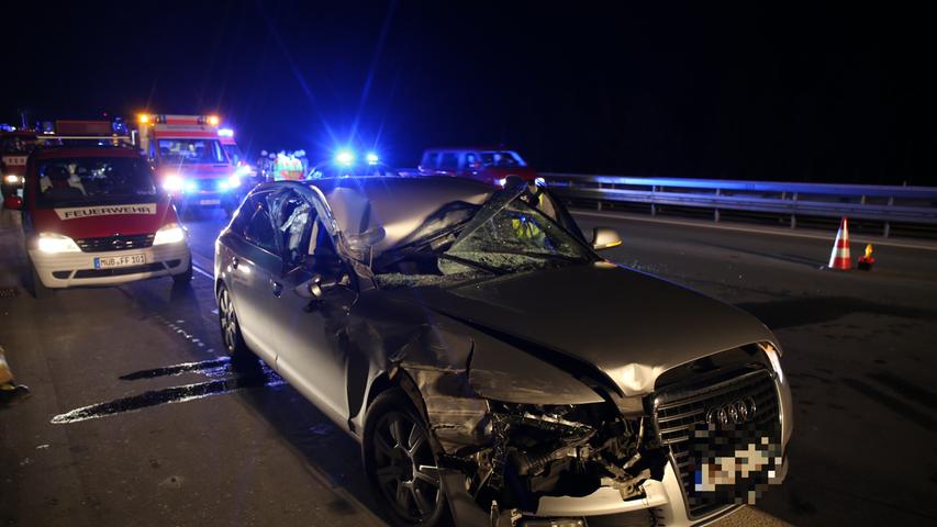 Familienunglück auf der A9: Audi prallt gegen Sattelauflieger