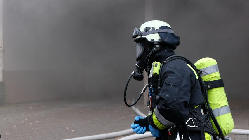 Tiefgaragenbrand in Nürnberg: Auto in Flammen