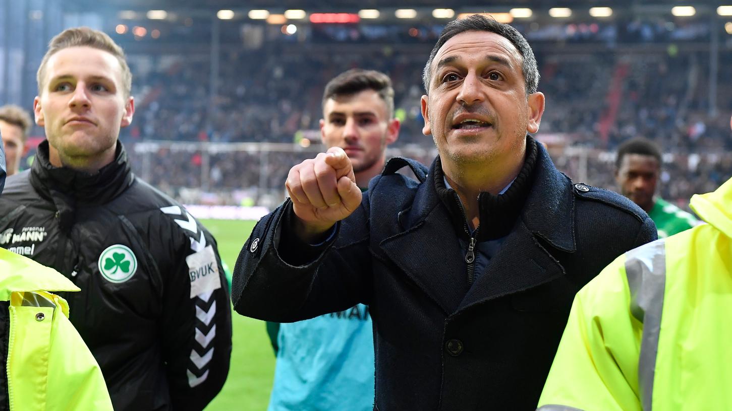 Der Sportdirektor des Kleeblatts Rachid Azzouzi hat nach dem Spiel auf St. Pauli eine ganz klare Meinung.