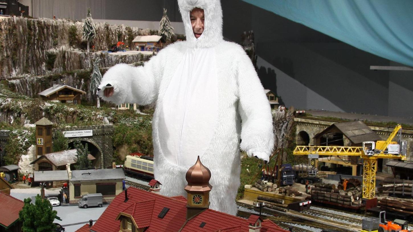 Die Macher der Eisenbahnausstellung in der Forchheimer Kaiserpfalz haben sich einiges einfallen lassen. Am 23. Dezember schaut sogar Eisbär "Flocke" vorbei.