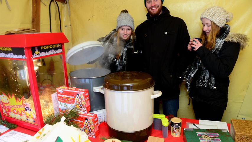 Leise rieselt der Schnee: Burgfarrnbacher Weihnachtsmarkt ist eröffnet