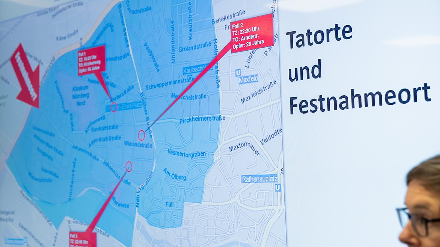Auf einer Pressekonferenz zeigten die Beamten eine Karte des Nürnberger Stadtteils St. Johannis mit den Markierungen der Tatorte und des Festnahmeorts.