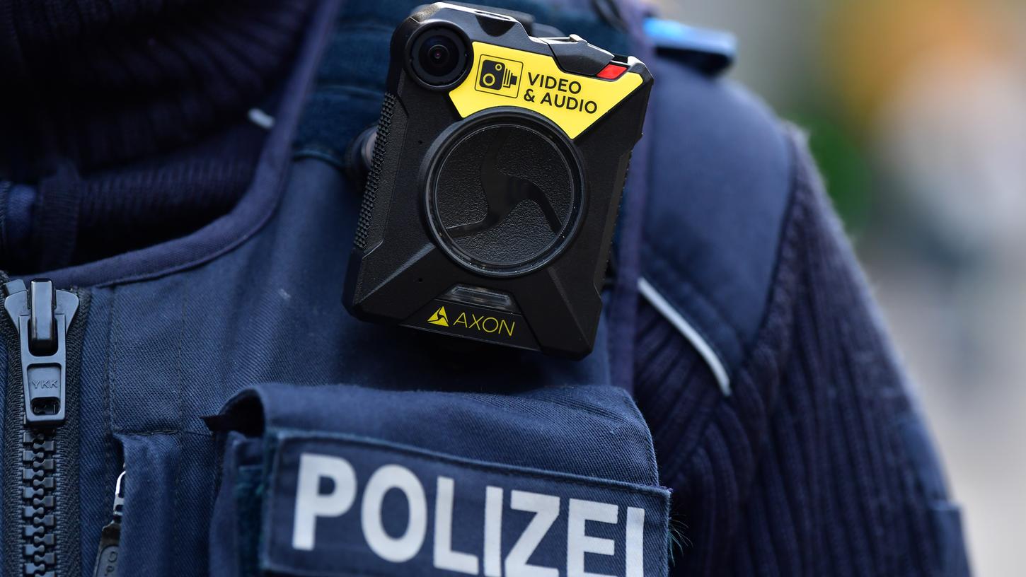 Ob Bodycam, Laptop oder Handy - auch die Polizei wird immer digitaler.