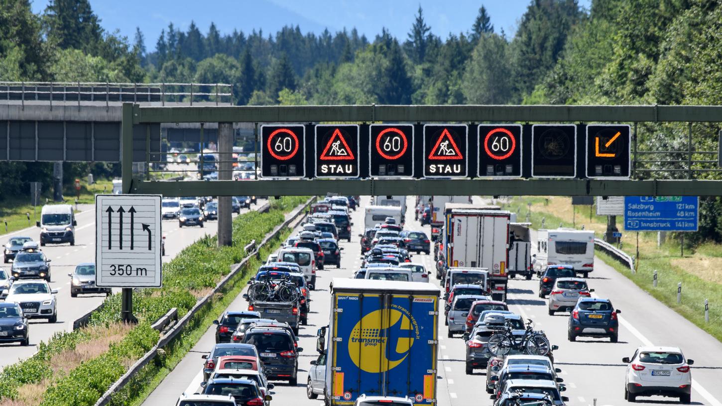 Lange Staus drohen am Wochenende auf dem Weg in den Urlaub im Süden.