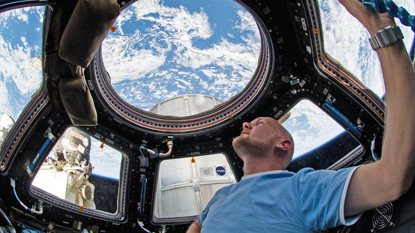 Das nennt man wohl tollen Ausblick: Durch diese Kuppel konnte "Astro-Alex" auf die Erde blicken.