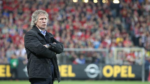 ...überschreitet Streich irgendwann eine Grenze. Der Holländer erscheint nach Spielende nicht auf der obligatorischen Pressekonferenz, bezeichnet Streich im Nachgang als "unverschämt, respektlos und verrückt".