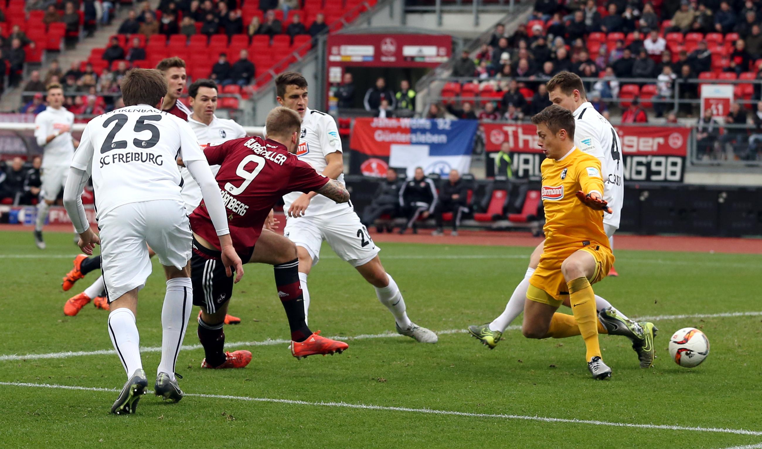 Das Rückspiel kann der Club für sich entscheiden. Guido Burgstaller brachte seine Mannen nach einer Viertelstunde in Führung, ehe Höhn nach einer Stunde ausgleicht. Durch das Eigentor des Freiburgers Föhrenbach gewinnt der Club etwas glücklich am Ende mit 2:1.