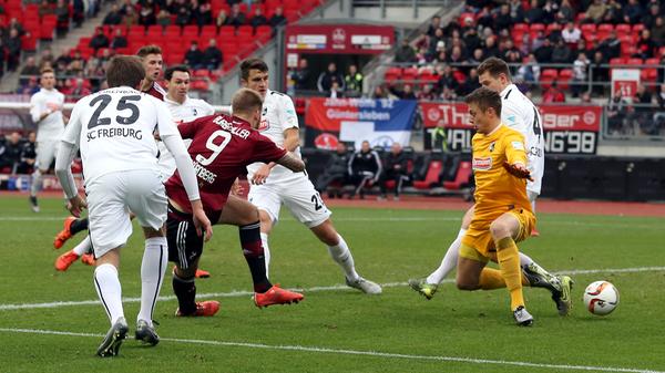 Das Rückspiel kann der Club für sich entscheiden. Guido Burgstaller brachte seine Mannen nach einer Viertelstunde in Führung, ehe Höhn nach einer Stunde ausgleicht. Durch das Eigentor des Freiburgers Föhrenbach gewinnt der Club etwas glücklich am Ende mit 2:1.