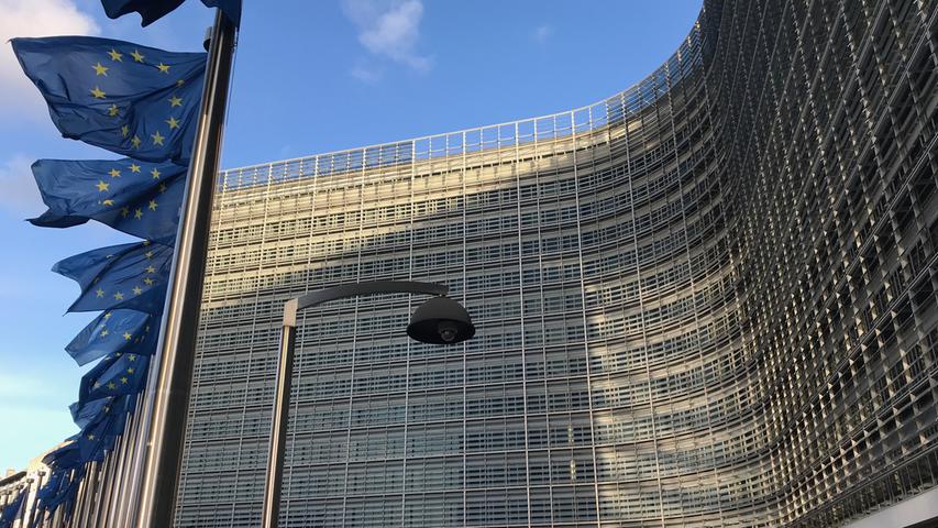 4. April 2019: Die EU-Kommission geht nach vorläufigen Erkenntnissen davon aus, dass VW, Daimler und BMW in der Vergangenheit illegale Absprachen zu Technologien der Abgasreinigung getroffen haben. Bestätigt sich diese Einschätzung, drohen den deutschen Autobauern teure Strafen.