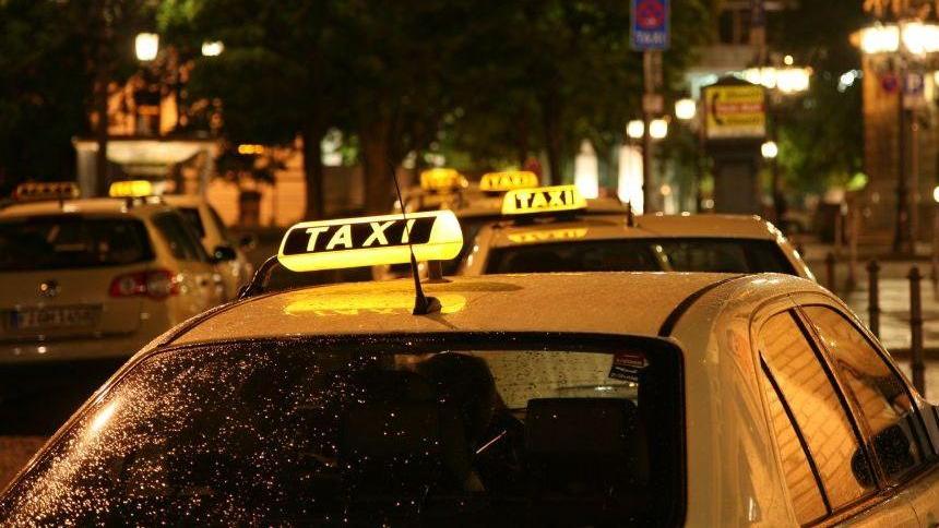 Erlangen: Taxifahrer musste die Polizei holen