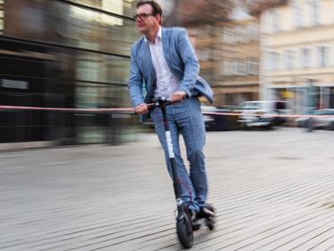 Straßenzulassung steht bevor: Die e-Scooter rollern an
