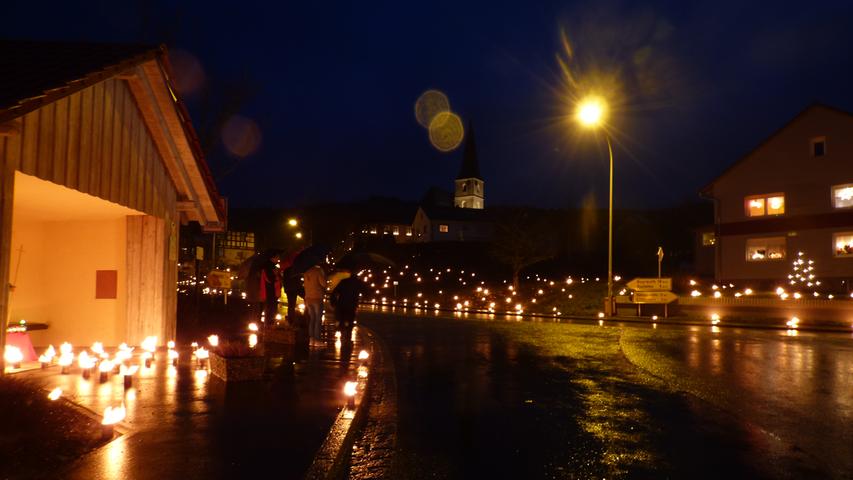Lichterprozession: Volsbach erstrahlt im Flammenmeer