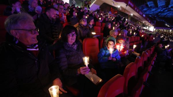 Ungefähr 100 Sänger hatte sich Fink für seinen Ansinge-Chor vorgestellt. Das Interesse sei dann aber so groß gewesen, dass es nun 185 geworden sind.