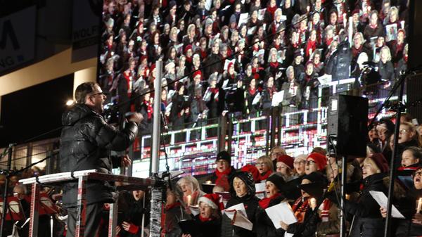 "Ich glaube, je schneller sich das Konsum- und Veranstaltungsrad dreht, desto mehr sehnen sich die Menschen nach Entschleunigung." Und Musik sei dafür bestens geeignet, außerdem ein verbindendes Element.