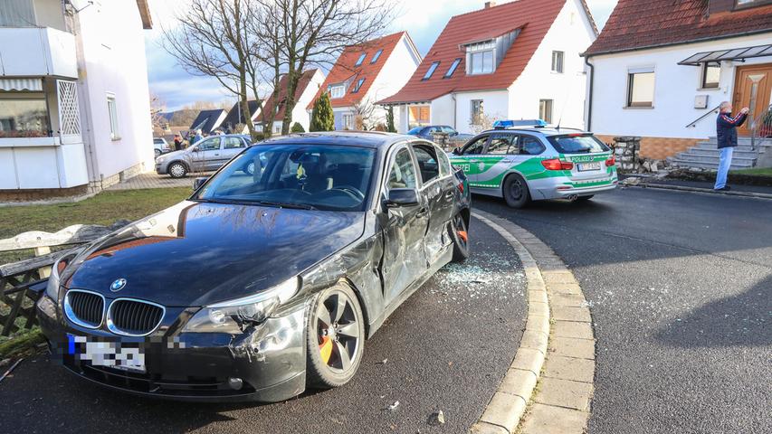 Chaosfahrt in Oberfranken: Mann rammt mit SUV Autos