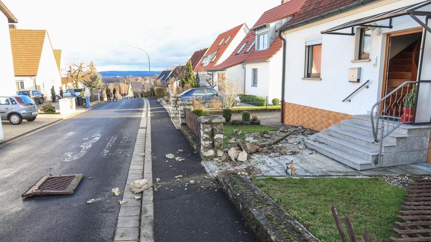Chaosfahrt in Oberfranken: Mann rammt mit SUV Autos