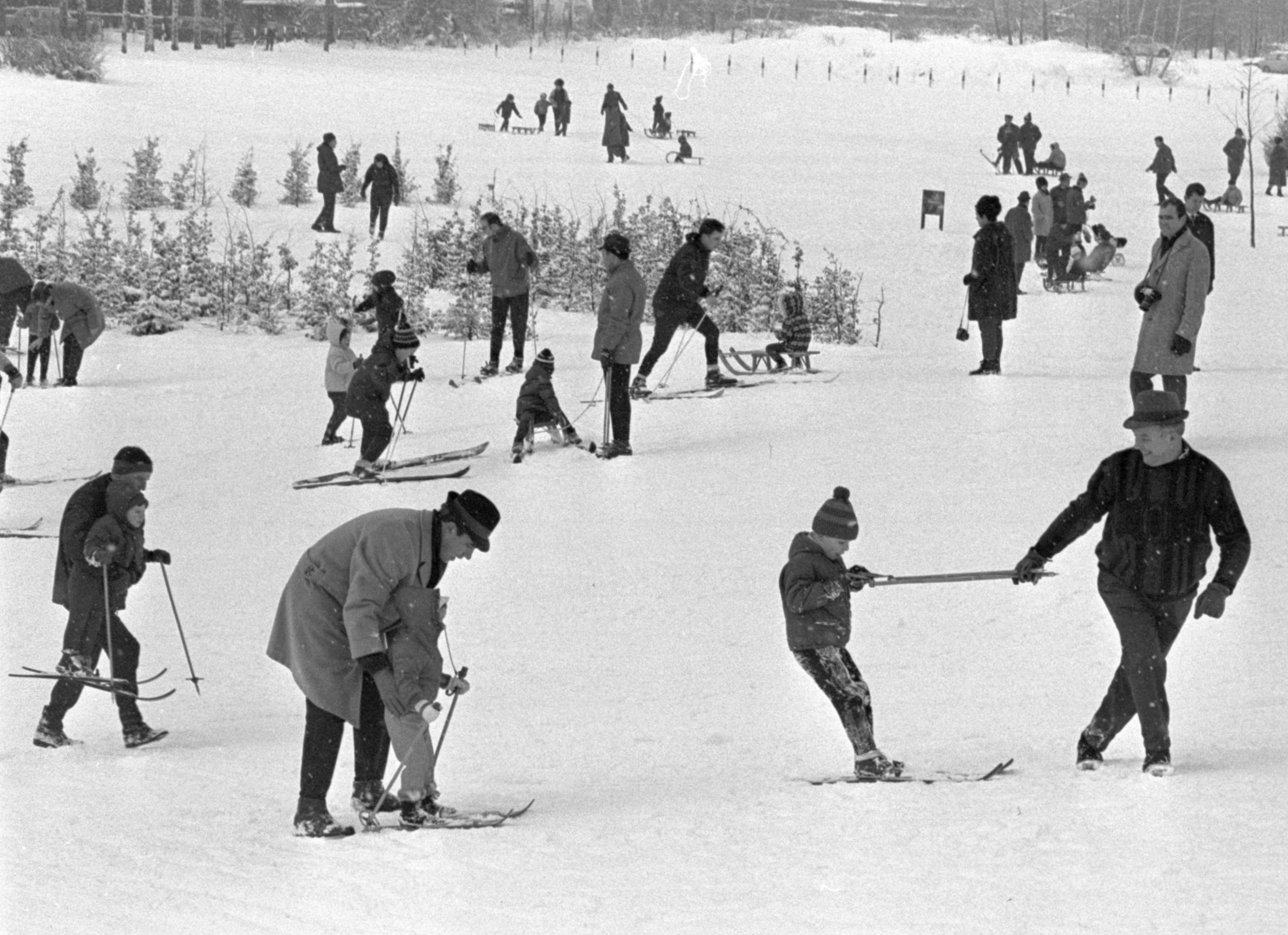 30. Dezember 1968: Getümmel auf den Hügeln vor der Stadt 30. Dezember 1968: Getümmel auf den Hügeln vor der Stadt