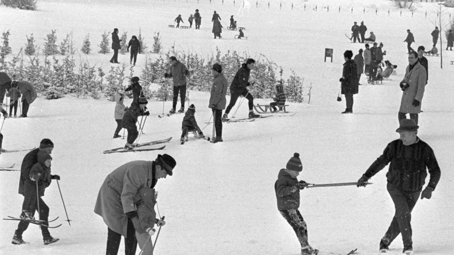 30. Dezember 1968: Getümmel auf den Hügeln vor der Stadt